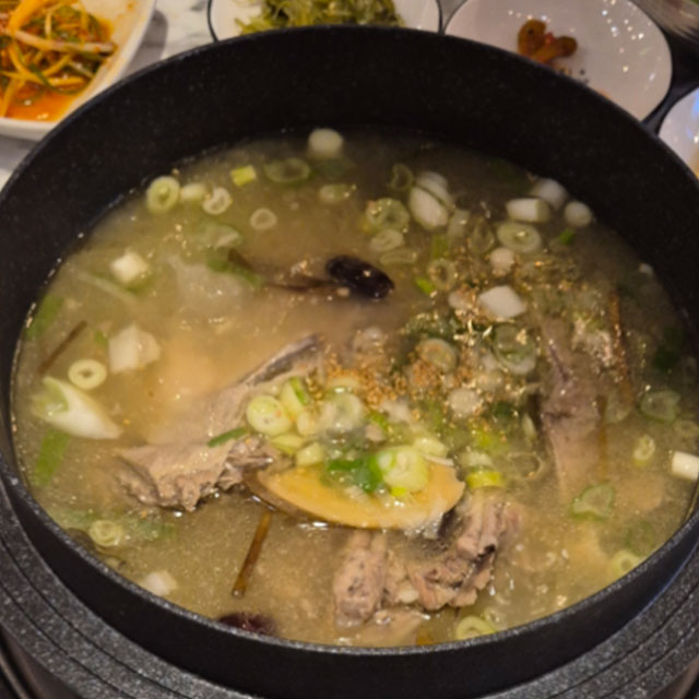 황칠나무생오리백숙